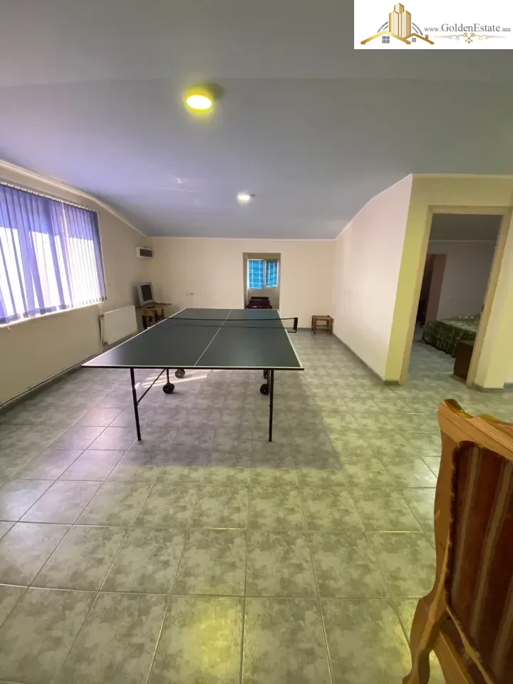 Չորս հարկանի քարե տուն Կոնդի փողոցում կենտրոնում, 370 քմ, 254 քմ հողի վրա, 3+ սանհանգույց