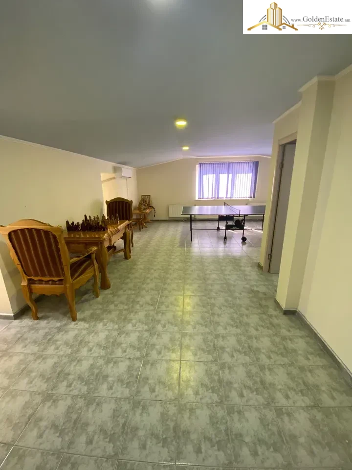 Չորս հարկանի քարե տուն Կոնդի փողոցում կենտրոնում, 370 քմ, 254 քմ հողի վրա, 3+ սանհանգույց