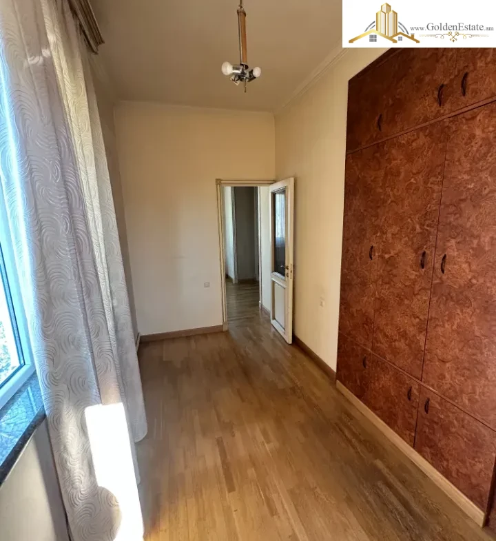 3 սենյականոց բնակարան Կիևյան փողոցում Արաբկիրում, 70 քմ, բարձր առաստաղներ, քարե շենք