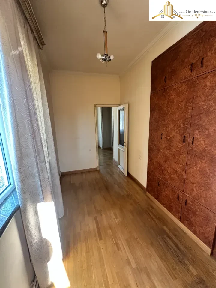 3 սենյականոց բնակարան Կիևյան փողոցում Արաբկիրում, 70 քմ, բարձր առաստաղներ, քարե շենք