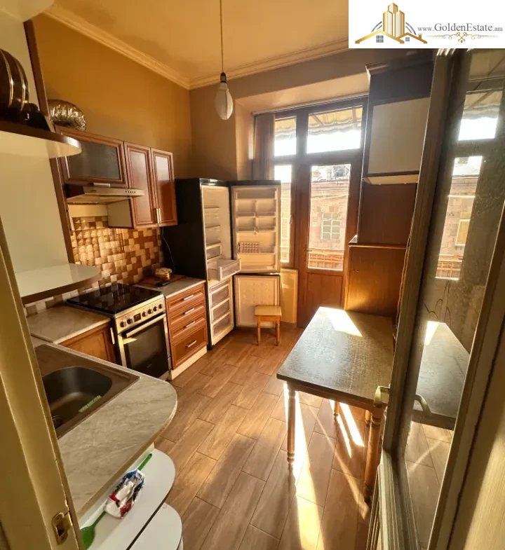 3 սենյականոց բնակարան Կիևյան փողոցում Արաբկիրում, 70 քմ, բարձր առաստաղներ, քարե շենք