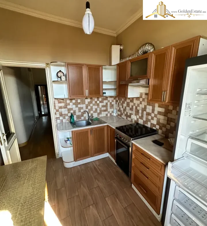 3 սենյականոց բնակարան Կիևյան փողոցում Արաբկիրում, 70 քմ, բարձր առաստաղներ, քարե շենք