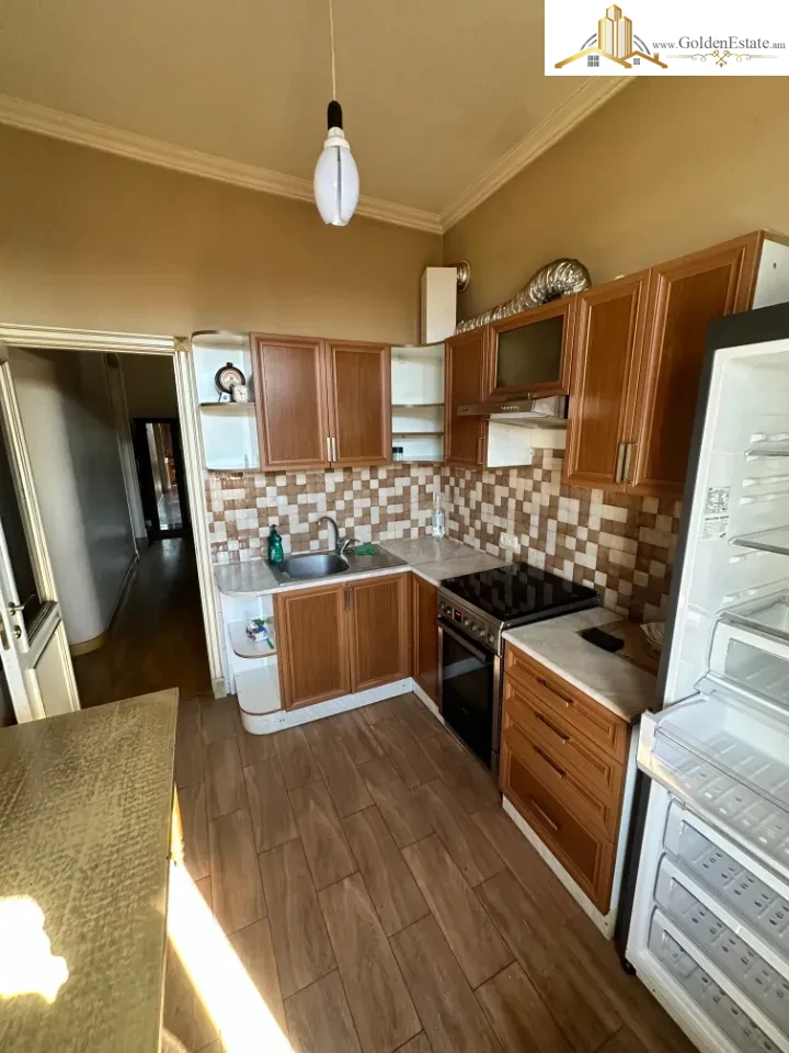 3 սենյականոց բնակարան Կիևյան փողոցում Արաբկիրում, 70 քմ, բարձր առաստաղներ, քարե շենք