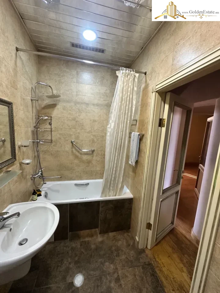 3 սենյականոց բնակարան Կիևյան փողոցում Արաբկիրում, 70 քմ, բարձր առաստաղներ, քարե շենք