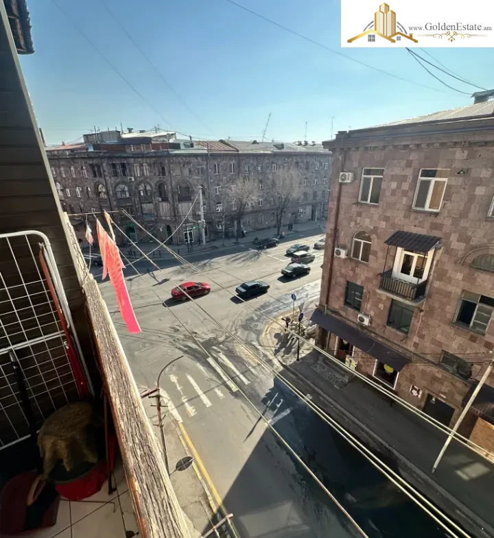 3 սենյականոց բնակարան Կիևյան փողոցում Արաբկիրում, 70 քմ, բարձր առաստաղներ, քարե շենք