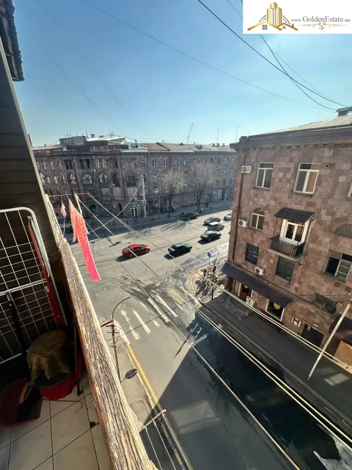 3 սենյականոց բնակարան Կիևյան փողոցում Արաբկիրում, 70 քմ, բարձր առաստաղներ, քարե շենք
