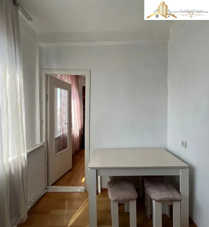 3 սենյականոց բնակարան Կոմիտասի պողոտայում Արաբկիրում, 77 քմ, բարձր առաստաղներ, քարե շենք