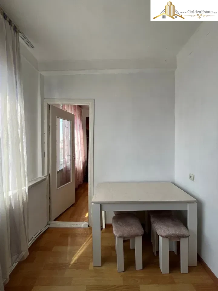 3 սենյականոց բնակարան Կոմիտասի պողոտայում Արաբկիրում, 77 քմ, բարձր առաստաղներ, քարե շենք