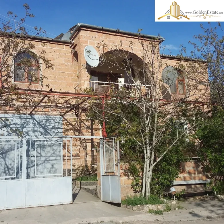 Երկու հարկանի քարե տուն, Մուղնի գյուղ Աշտարակում, 300 քմ, 654 քմ հողի վրա, 2 սանհանգույց