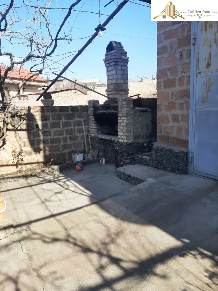 Երկու հարկանի քարե տուն, Մուղնի գյուղ Աշտարակում, 300 քմ, 654 քմ հողի վրա, 2 սանհանգույց