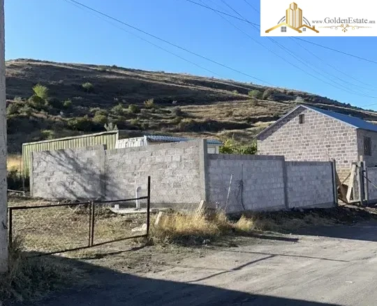 Հողատարածք բնակելի շինությունների համար 1-ին փողոցում Զովքում, 1300 քմ