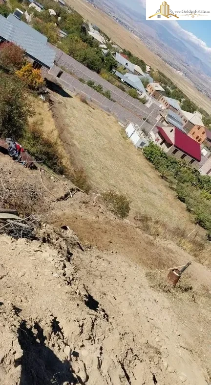 Հողատարածք բնակելի շինությունների համար 1-ին փողոցում Զովքում, 1300 քմ