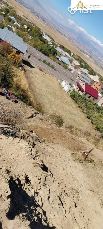 Հողատարածք բնակելի շինությունների համար 1-ին փողոցում Զովքում, 1300 քմ