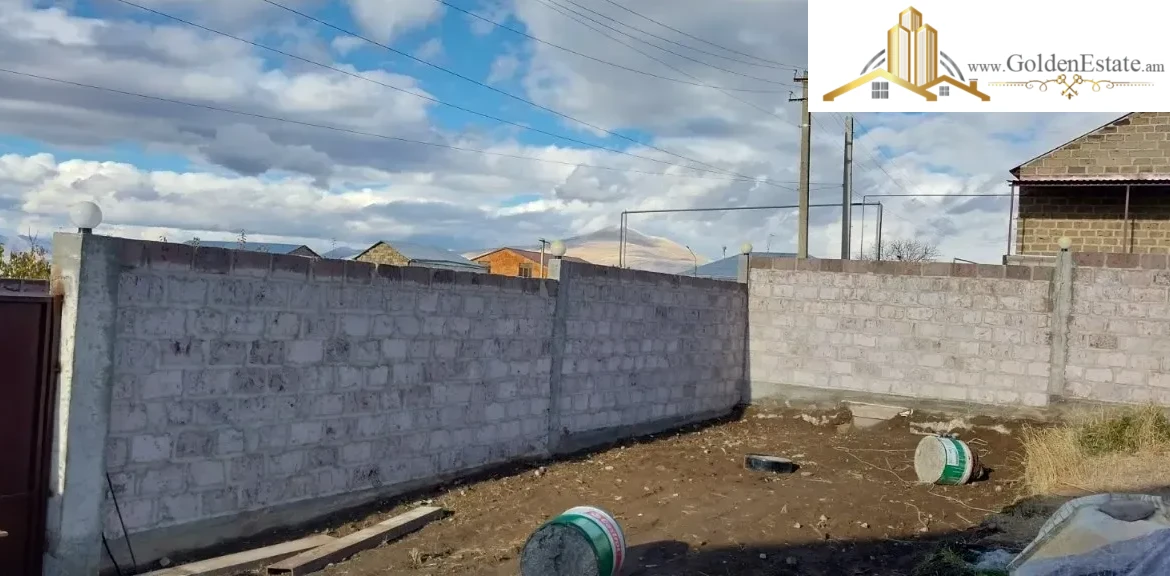 Հողատարածք բնակելի շինությունների համար 1-ին փողոցում Զովքում, 1300 քմ