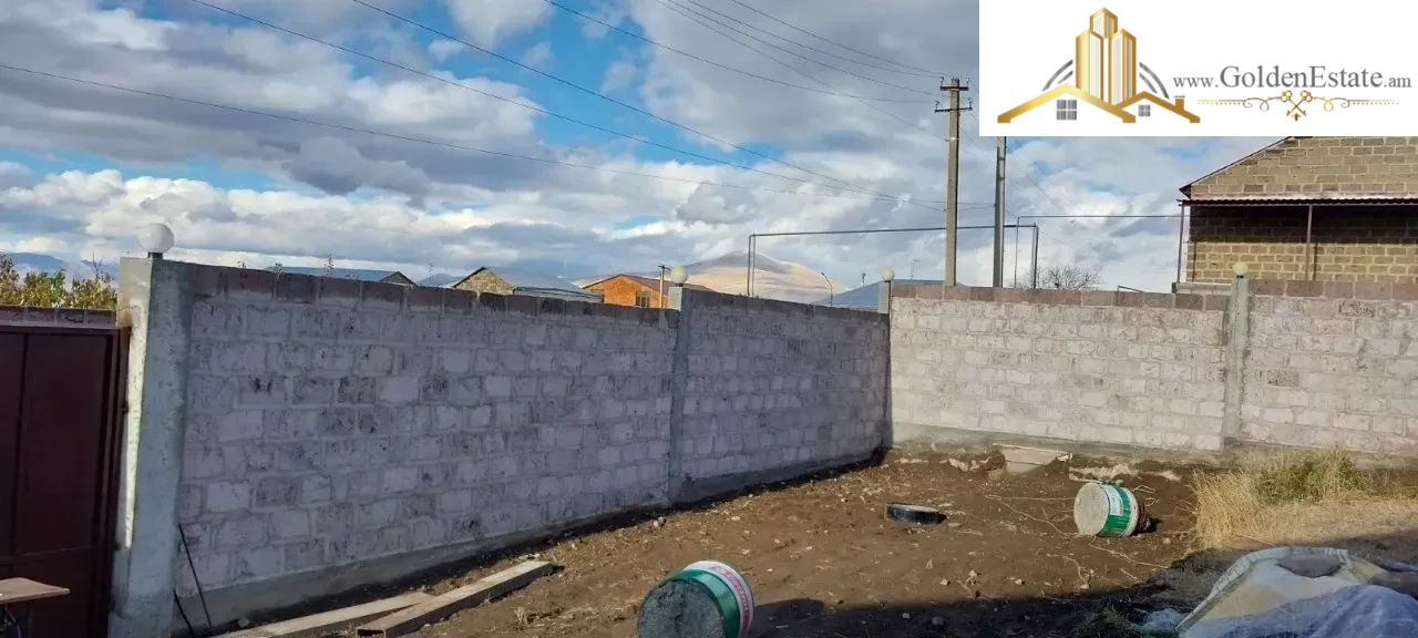 Հողատարածք բնակելի շինությունների համար 1-ին փողոցում Զովքում, 1300 քմ