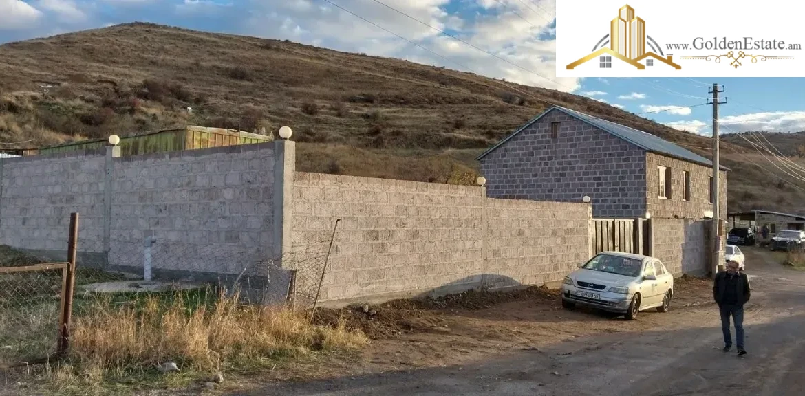 Հողատարածք բնակելի շինությունների համար 1-ին փողոցում Զովքում, 1300 քմ