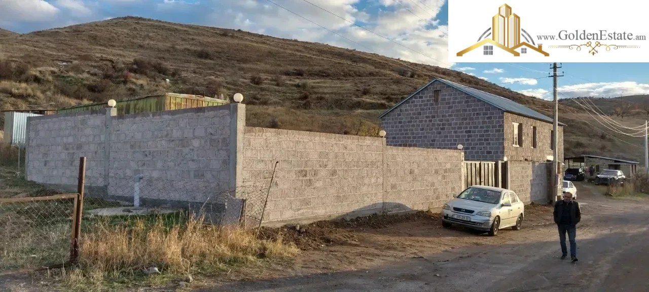 Հողատարածք բնակելի շինությունների համար 1-ին փողոցում Զովքում, 1300 քմ