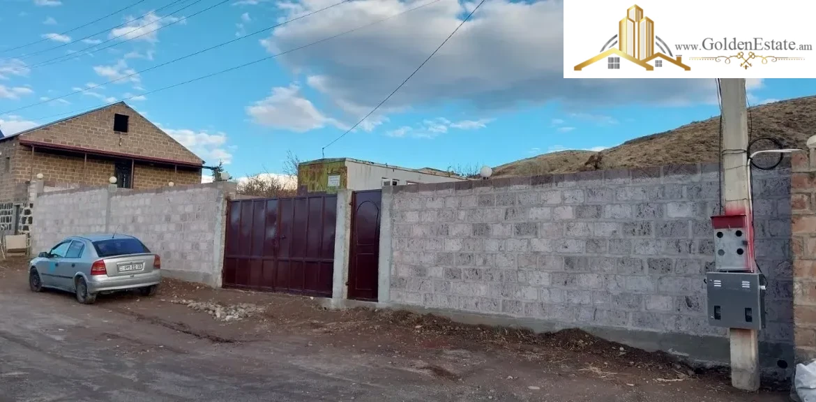 Հողատարածք բնակելի շինությունների համար 1-ին փողոցում Զովքում, 1300 քմ