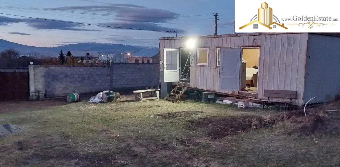 Հողատարածք բնակելի շինությունների համար 1-ին փողոցում Զովքում, 1300 քմ