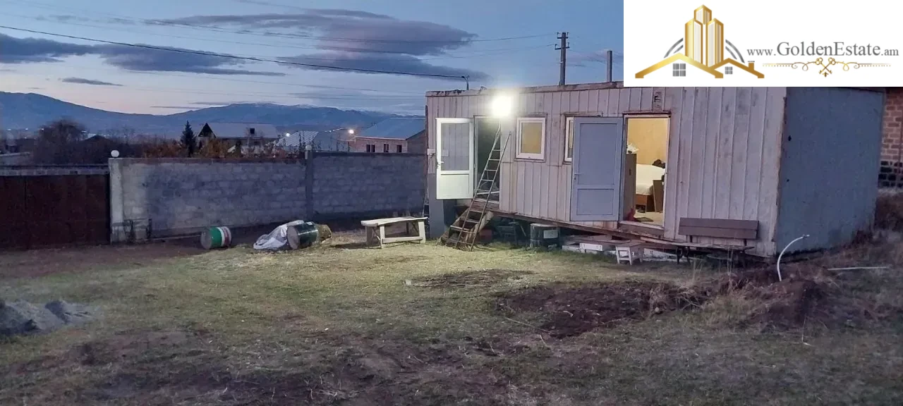 Հողատարածք բնակելի շինությունների համար 1-ին փողոցում Զովքում, 1300 քմ