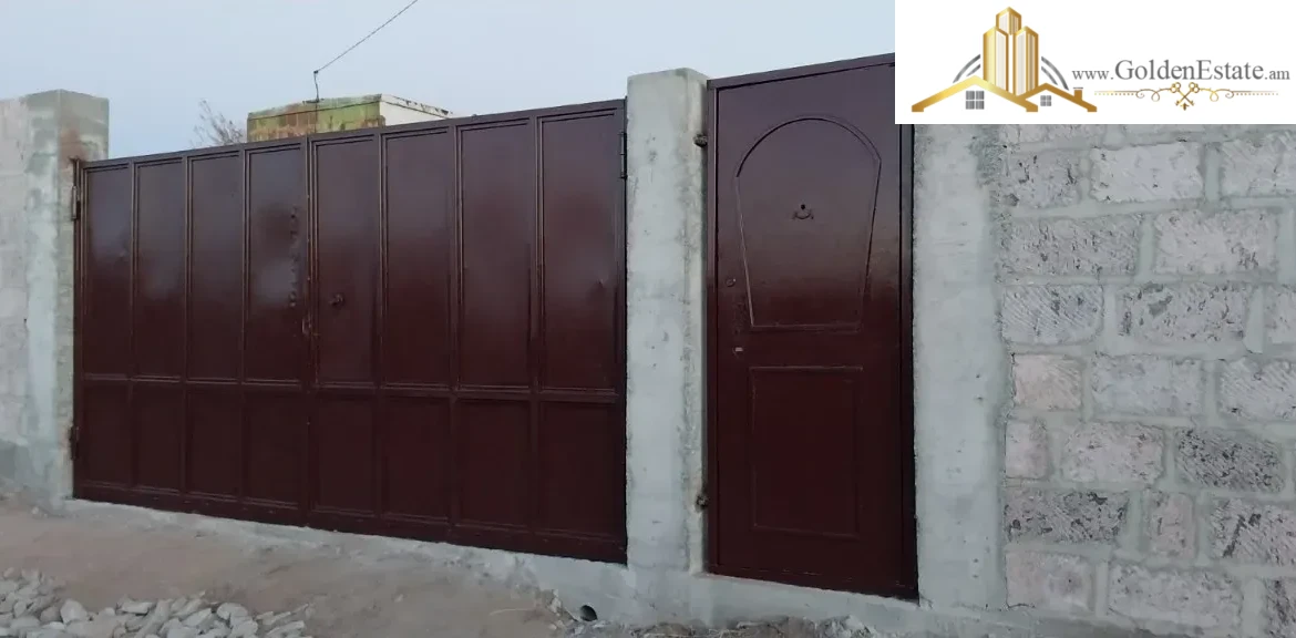 Հողատարածք բնակելի շինությունների համար 1-ին փողոցում Զովքում, 1300 քմ