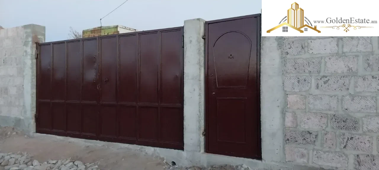 Հողատարածք բնակելի շինությունների համար 1-ին փողոցում Զովքում, 1300 քմ