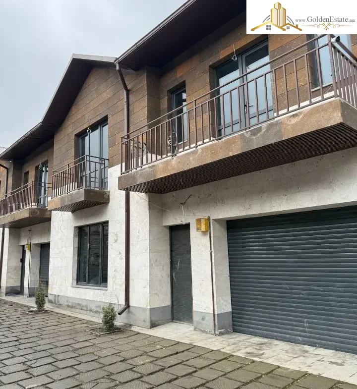 Երկու հարկանի քարե թաունհաուզ Բագրևանդի փողոցում Նոր Նորքում, 75 քմ, 250 քմ հողի վրա, 2 սանհանգույց