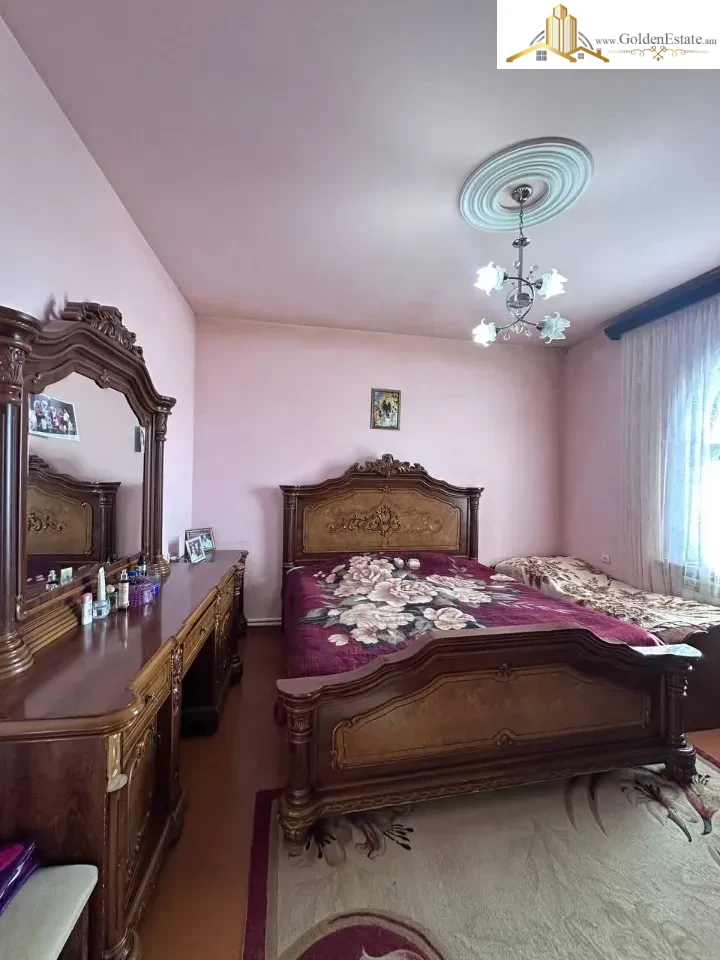 Երկու հարկանի քարե տուն, Մուղնի գյուղ Աշտարակում, 300 քմ, 654 քմ հողի վրա, 2 սանհանգույց