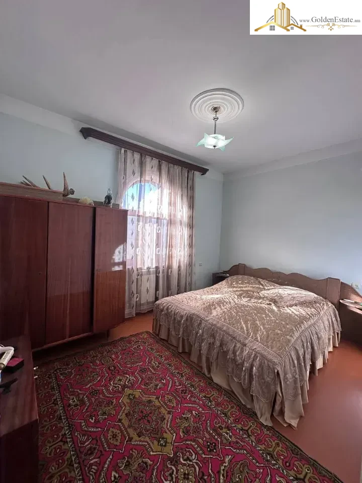 Երկու հարկանի քարե տուն, Մուղնի գյուղ Աշտարակում, 300 քմ, 654 քմ հողի վրա, 2 սանհանգույց