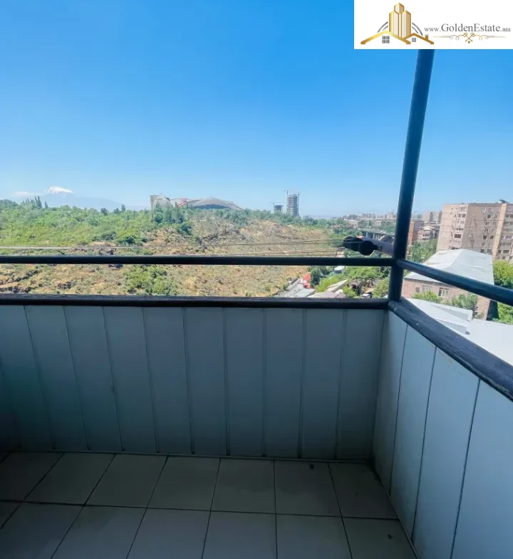 6 սենյականոց բնակարան Օրբելի եղբայրների փողոցում Արաբկիրում, 179 քմ, նախավերջին հարկ, 2 սանհանգույց