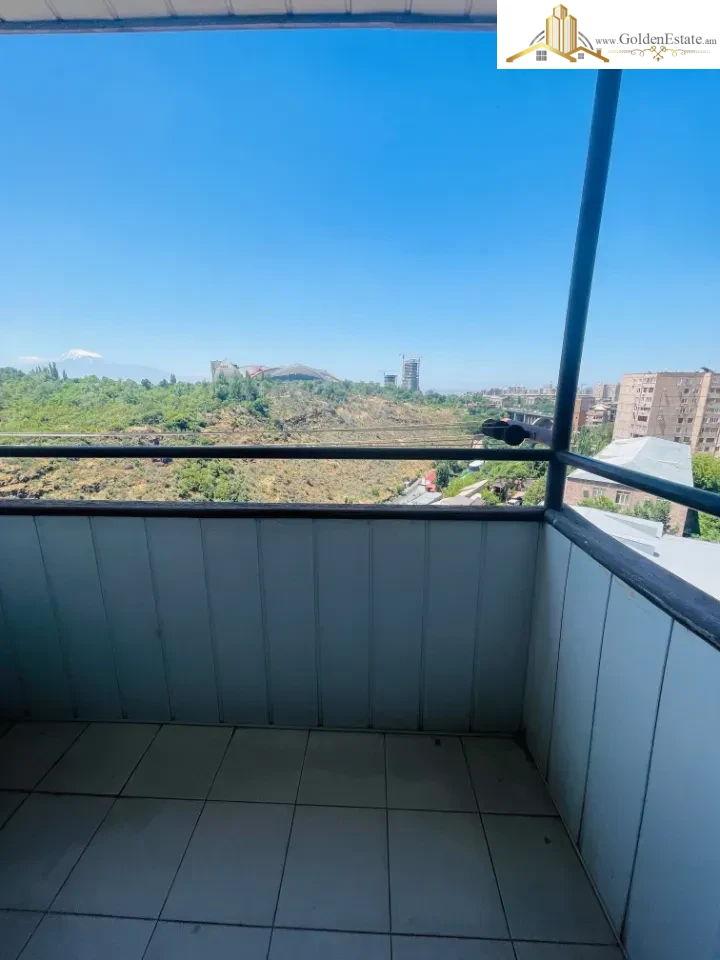 6 սենյականոց բնակարան Օրբելի եղբայրների փողոցում Արաբկիրում, 179 քմ, նախավերջին հարկ, 2 սանհանգույց