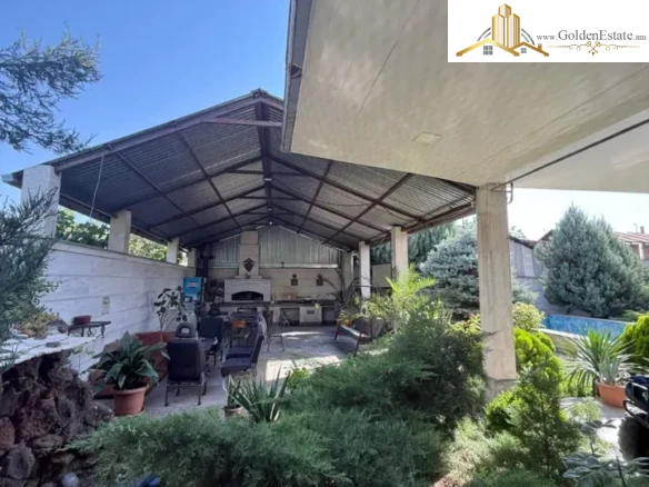 Երկու հարկանի քարե տուն Նորագավիթի 7-րդ փողոցում Շենգավիթում, 600 քմ, 600 քմ հողի վրա, 2 սանհանգույց