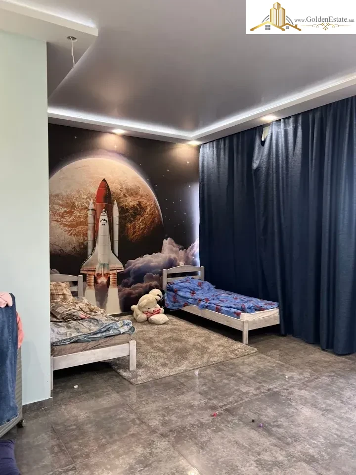 Երկու հարկանի քարե տուն Մհեր Մկրտչյան 1-ին փողոցում Ավանում, 370 քմ, 1200 քմ հողի վրա