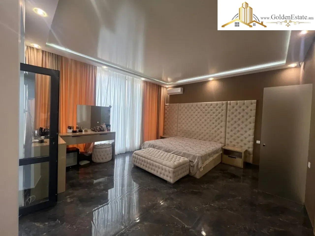 Երկու հարկանի քարե տուն Մհեր Մկրտչյան 1-ին փողոցում Ավանում, 370 քմ, 1200 քմ հողի վրա