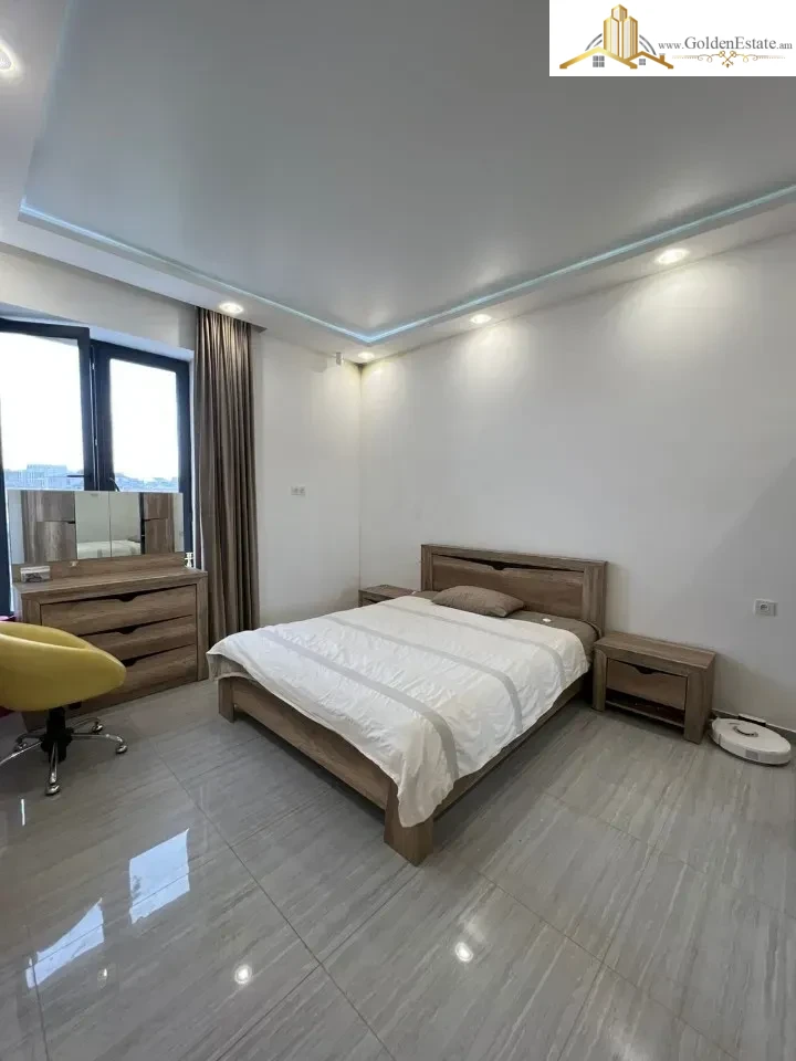 Երկու հարկանի քարե տուն Մհեր Մկրտչյան 1-ին փողոցում Ավանում, 370 քմ, 1200 քմ հողի վրա