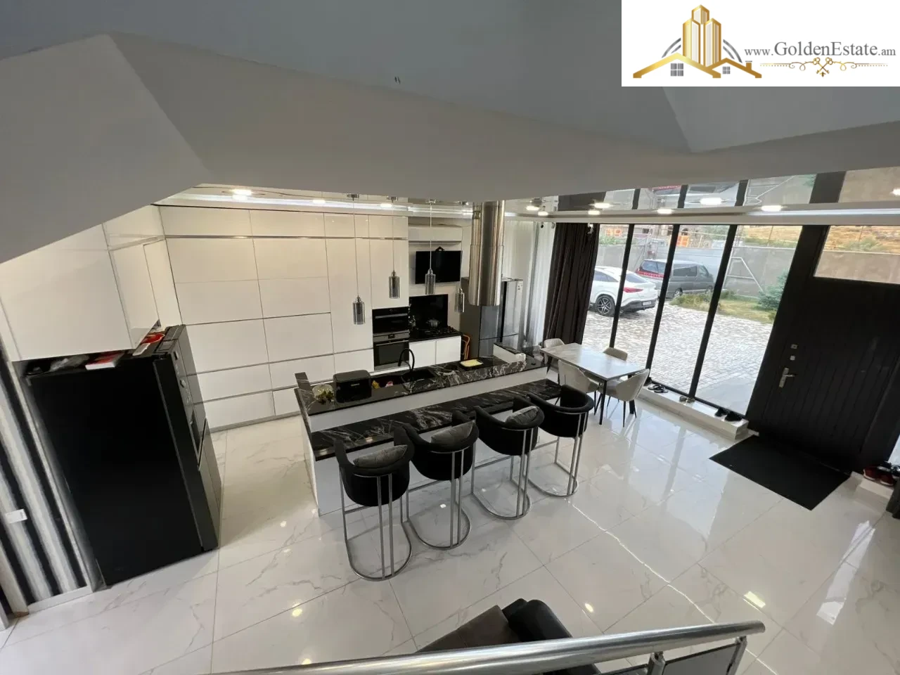 Երկու հարկանի քարե տուն Մհեր Մկրտչյան 1-ին փողոցում Ավանում, 370 քմ, 1200 քմ հողի վրա