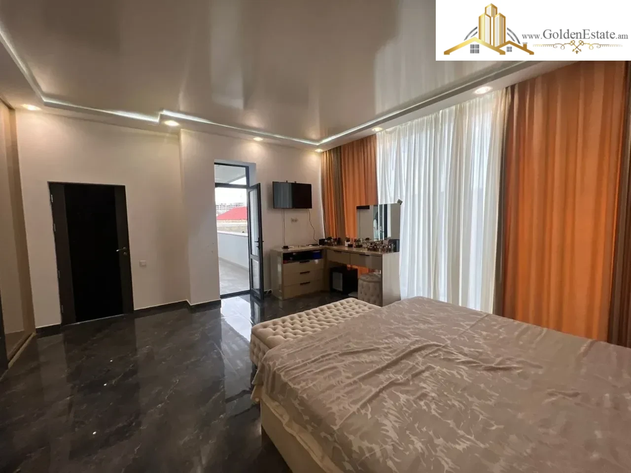 Երկու հարկանի քարե տուն Մհեր Մկրտչյան 1-ին փողոցում Ավանում, 370 քմ, 1200 քմ հողի վրա