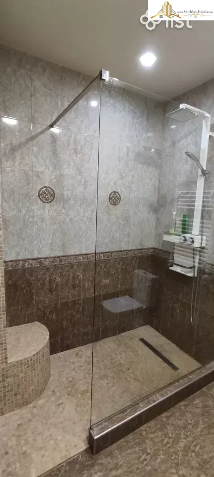 3 սենյականոց բնակարան նորակառույց շենքում Գրիբոյեդովի փողոցում Արաբկիրում, 116 քմ, 11/16 հարկ