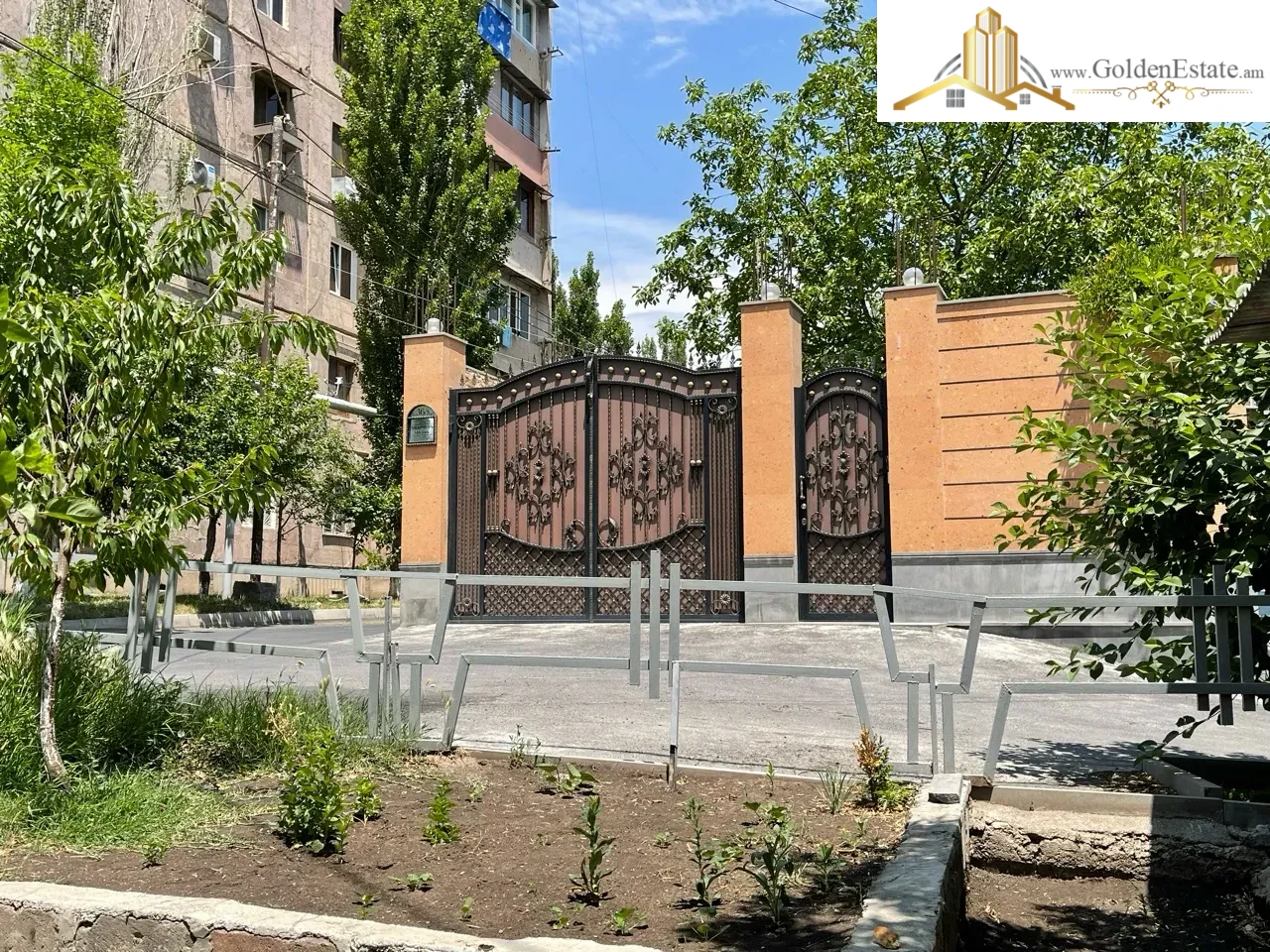 Հողատարածք հասարակական շինությունների համար Դավթաշեն 1-ին թաղամասում Դավթաշենում, 256 քմ