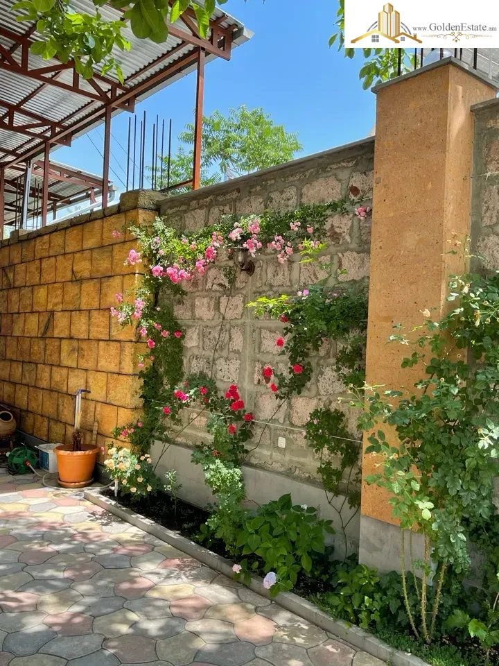 Հողատարածք հասարակական շինությունների համար Դավթաշեն 1-ին թաղամասում Դավթաշենում, 256 քմ