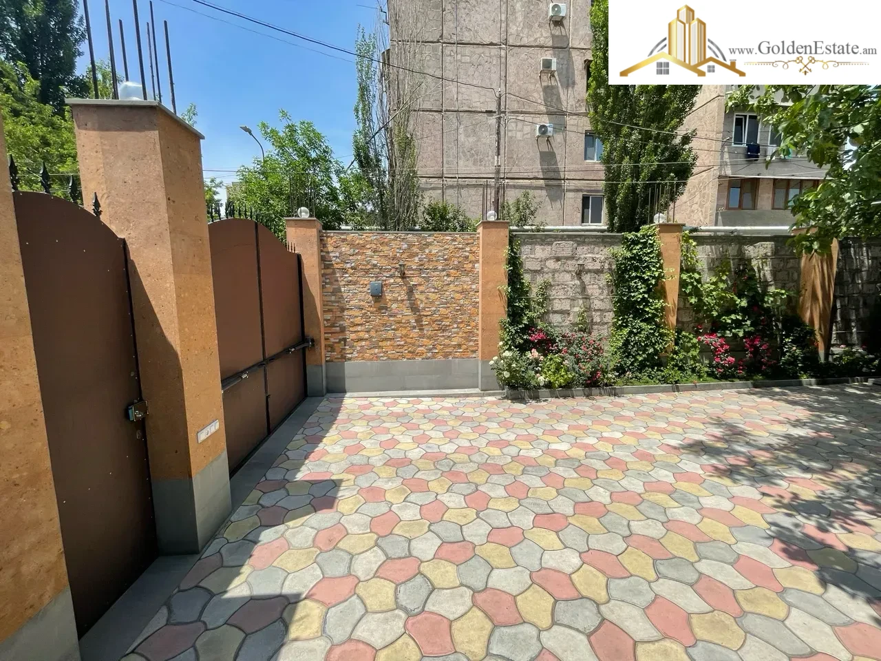 Հողատարածք հասարակական շինությունների համար Դավթաշեն 1-ին թաղամասում Դավթաշենում, 256 քմ