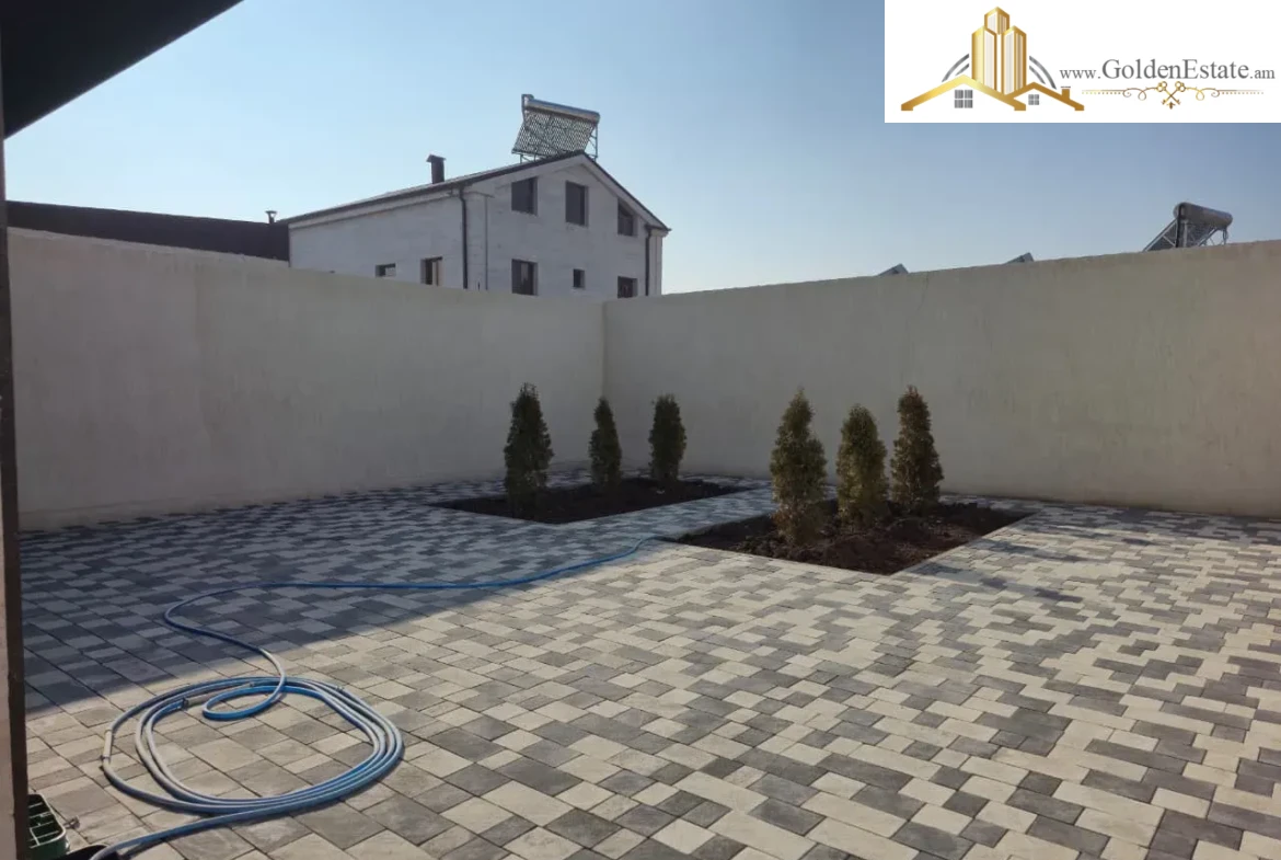 Երեք հարկանի քարե տուն Լուկաշինի փողոցում Աջափնյակում, 267 քմ, 250 քմ հողի վրա, 3+ սանհանգույց