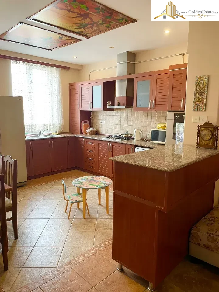 3 սենյականոց բնակարան նորակառույց շենքում Վիկտոր Համբարձումյան փողոցում Արաբկիրում, 120 քմ