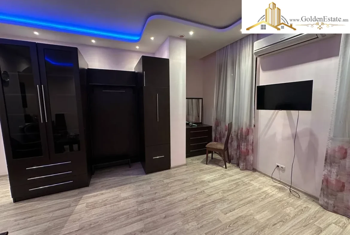 Ընդարձակ 1 սենյականոց բնակարան Նալբանդյան փողոցում կենտրոնում, 52 քմ, բարձր առաստաղներ, քարե շենք
