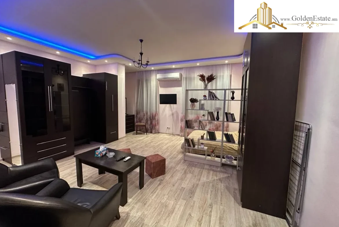 Ընդարձակ 1 սենյականոց բնակարան Նալբանդյան փողոցում կենտրոնում, 52 քմ, բարձր առաստաղներ, քարե շենք
