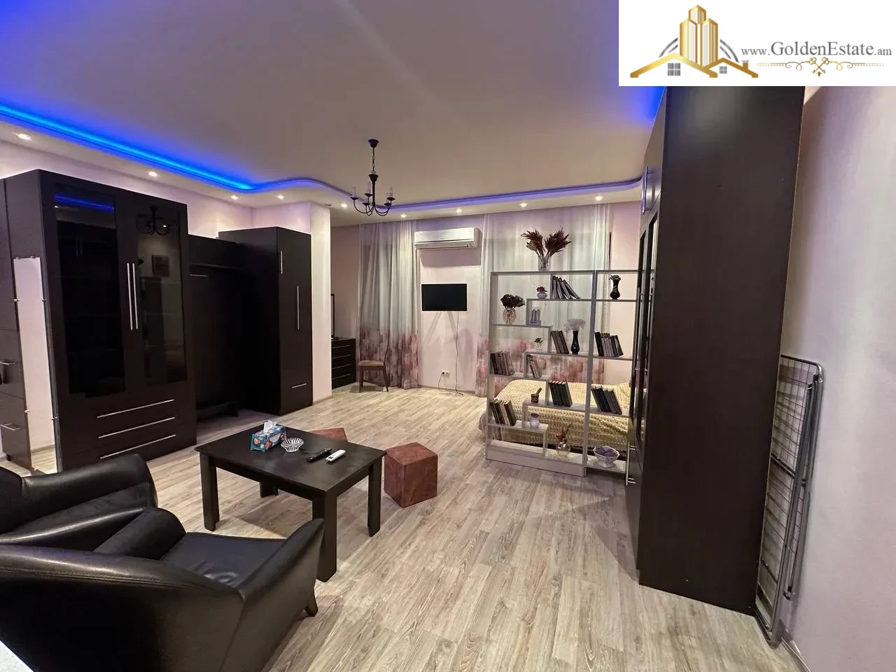 Ընդարձակ 1 սենյականոց բնակարան Նալբանդյան փողոցում կենտրոնում, 52 քմ, բարձր առաստաղներ, քարե շենք