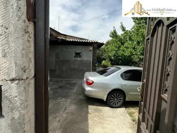 Մեկ հարկանի քարե տուն Էզրաս Հասրաթյան փողոցում Քանաքեռ-Զեյթունում, 132 քմ, 525 քմ հողի վրա