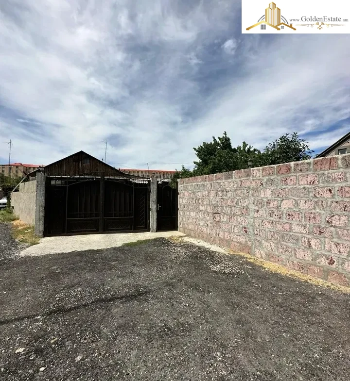 Մեկ հարկանի քարե տուն Էզրաս Հասրաթյան փողոցում Քանաքեռ-Զեյթունում, 132 քմ, 525 քմ հողի վրա
