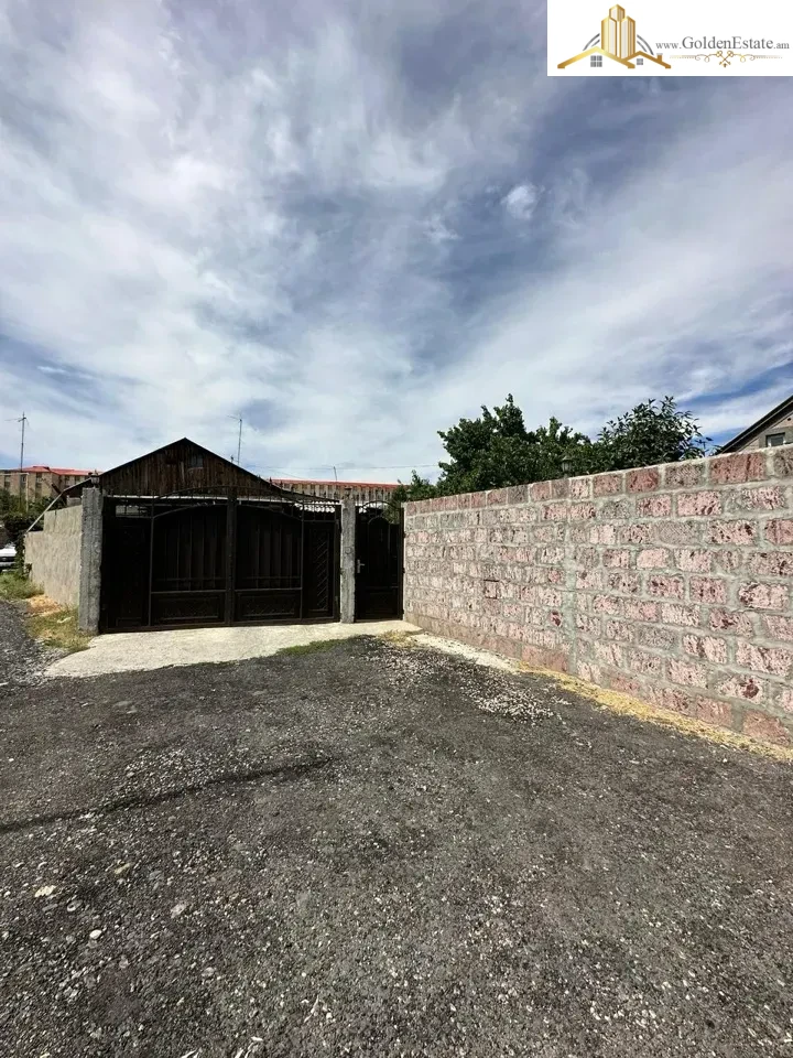 Մեկ հարկանի քարե տուն Էզրաս Հասրաթյան փողոցում Քանաքեռ-Զեյթունում, 132 քմ, 525 քմ հողի վրա