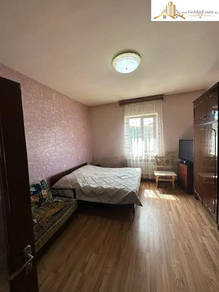 Մեկ հարկանի քարե տուն Էզրաս Հասրաթյան փողոցում Քանաքեռ-Զեյթունում, 132 քմ, 525 քմ հողի վրա